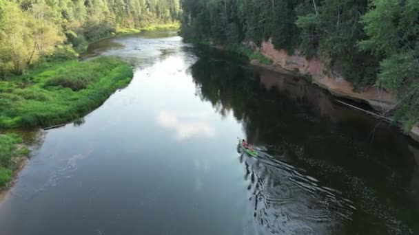 Drone Tiré Sur Canot Sport Gens Kayak Voile Long Une — Video