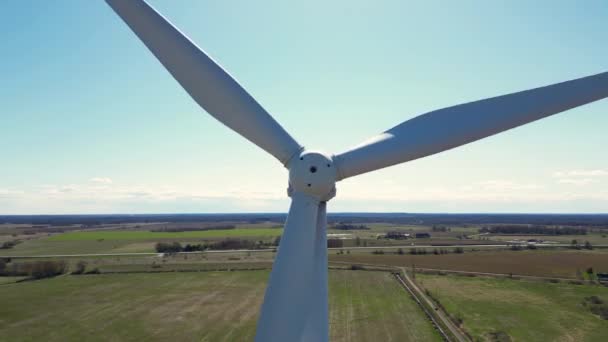 Grote Windturbines Met Bladen Het Zicht Vanuit Buitenlucht Windmolenpark Genereert — Stockvideo