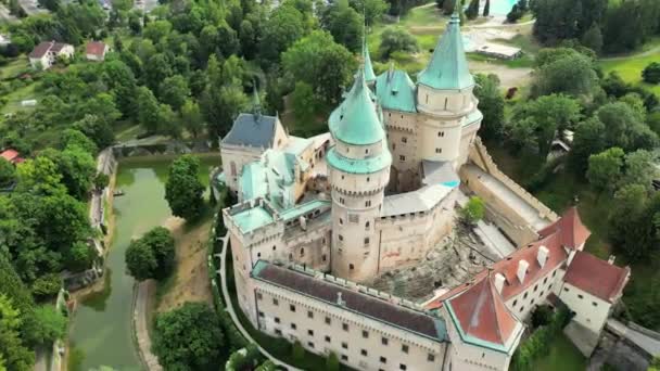 Luchtfoto Van Bojnice Kasteel Unesco Erfgoed Slowakije Romantisch Kasteel Met — Stockvideo