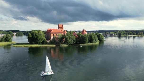 Burg Trakai Mittelalterliche Gotische Inselburg See Galve Litauen Flache Lage — Stockvideo