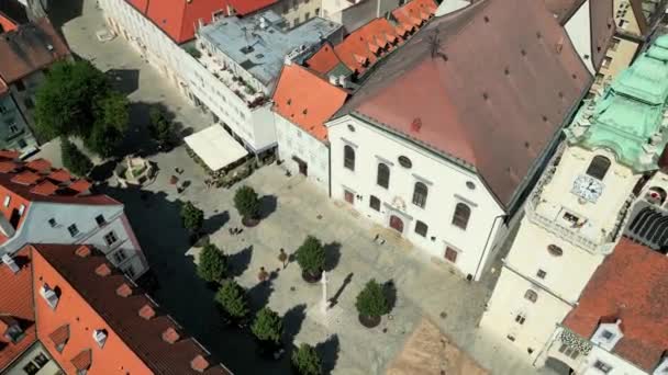 오래된 브라티슬라바의 오래된 마을의 슬로바키아의 브라티슬라바 스케이프 조용한 브라티슬라바 스카이라인 — 비디오
