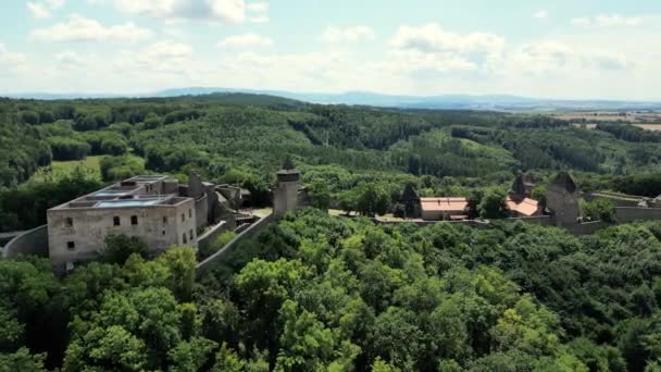 标志Helftyn城堡 是捷克共和国第二大城堡建筑群 在捷克共和国Olomouc地区的Tyn Nad Becvou 山上有名的古堡 — 图库视频影像