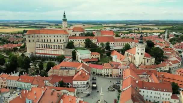Mikulovs Slott Staden Mikulov Sydmähren Tjeckien Flygfoto Över Gamla Stan — Stockvideo