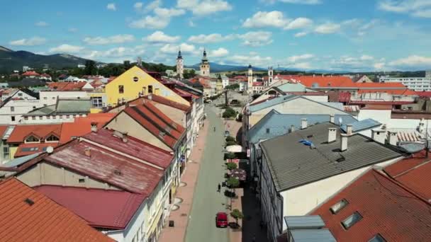 Paisaje Urbano Banska Bystrica Verano Eslovaquia Vuelo Sobre Casco Antiguo — Vídeo de stock