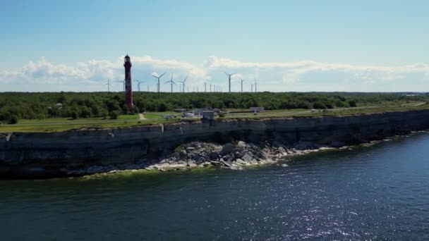 Solarkraftwerk Und Windmühlen Aus Der Luft Windkraftanlage Einem Offshore Windpark — Stockvideo