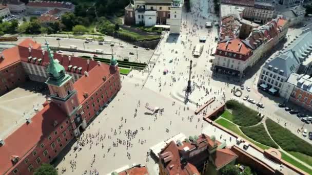 华兹华市的空中景观与历史建筑 市场广场与人步行广场 大教堂在老城 波兰华沙老城的老建筑和教堂 — 图库视频影像