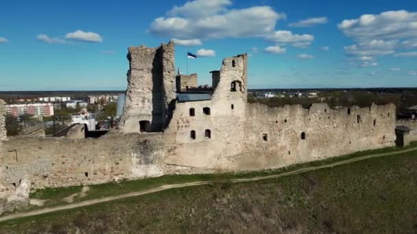 Kasteel Schilderachtig Landelijk Landschap Estland Met Estse Vlag Wapperend Kasteel — Stockvideo