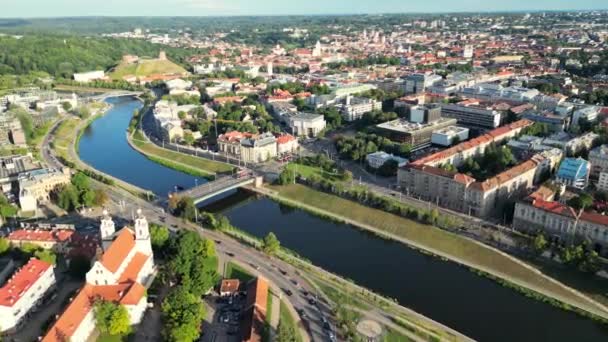 Vilnius Gamla Stad Varm Och Vacker Sommardag Moderna Arkitekturbyggnader För — Stockvideo
