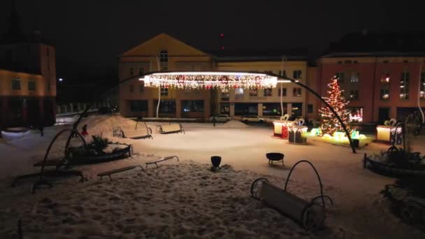 Nieuwjaarsverlichting Straten Van Stad Kerststad Nacht Sneeuw Valt — Stockvideo