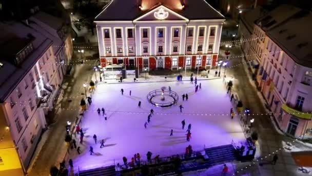 Old Town Market Square Tartu Estonia People Skate Ice Rink — Stock Video