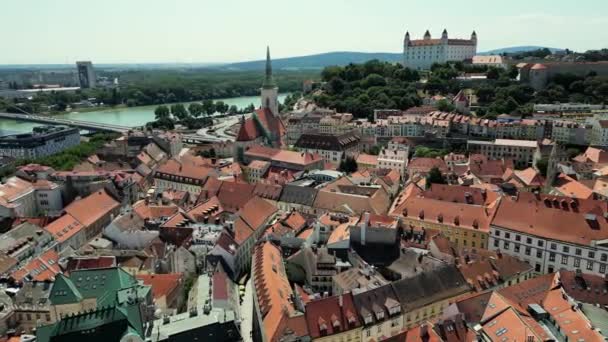 Vista Aérea Del Castillo Bratislava Casco Antiguo Durante Día Estableciendo — Vídeo de stock