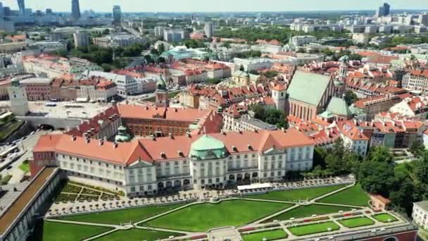 바르샤바 가지와 건물과 바르샤바 폴란드의 오래된 마을에있는 역사적인 성당과 바르샤바 — 비디오