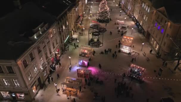 Bländande Julscen Med Ljus Marknader Och Festlig Karusell Mitt Gamla — Stockvideo