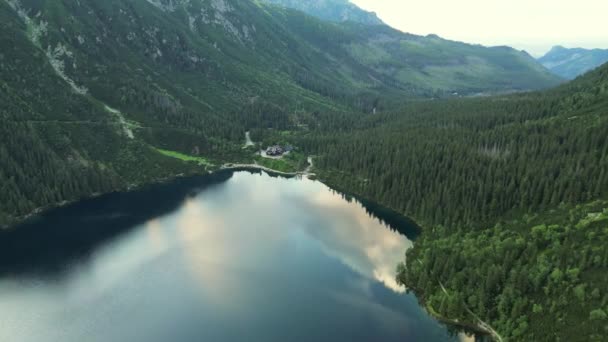 Drone Rejestruje Epickie Tatrzańskie Widoki Mgliste Lasy Wspaniałe Sceny Alpejskie — Wideo stockowe