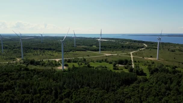 Υπεράκτιες Ανεμογεννήτριες Close Beautiful Windmill Turbines Wind Reneval Energy Turbines — Αρχείο Βίντεο