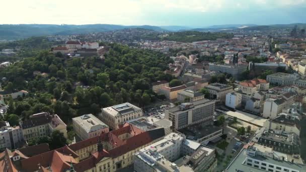 Europa Tsjechië Brno Stadsgezicht Met Oriëntatiepunten Vlucht Kathedraal Van Peter — Stockvideo