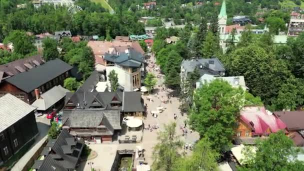 Zakopane Κεντρικό Δρόμο Κάτω Από Tatra Βουνά Στην Πολωνία Πόλη — Αρχείο Βίντεο