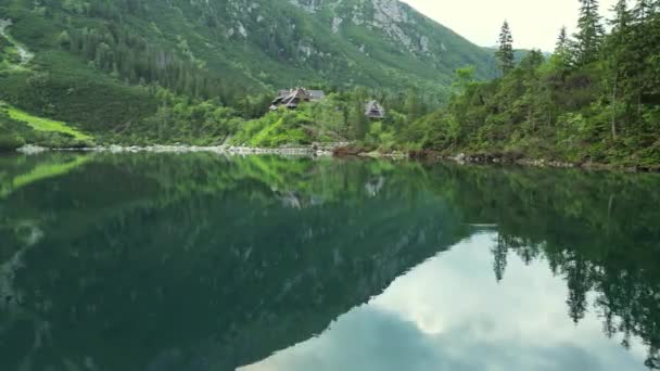 Lac Incroyable Dans Les Hautes Montagnes Vidéo Drone Aérien Survolant — Video