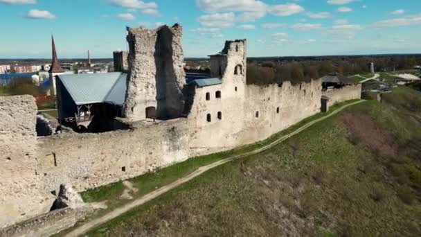 Fängslande Flygbild Rakveres Bergstopp Förstört Slott Estland Detaljerade Yttre Skott — Stockvideo