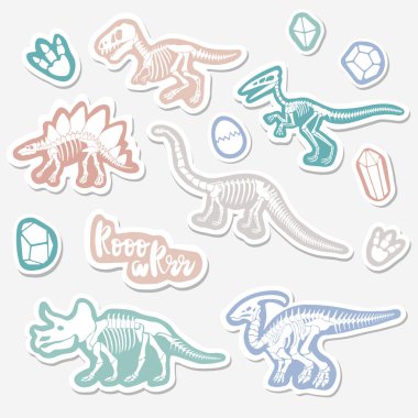 Beyaz arka planda izole edilmiş dinozor iskeleti olan vektör etiketi. Çocuklar için dinozorlu orijinal tasarım. Tişört, tekstil, ambalaj kağıtları, web sayfaları için yazdır.