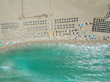 Girit 'teki Falasarna sahilinin havadan çekilmiş fotoğrafı. En ünlü kumsallardan biri. Güzel bir yaz gününde.