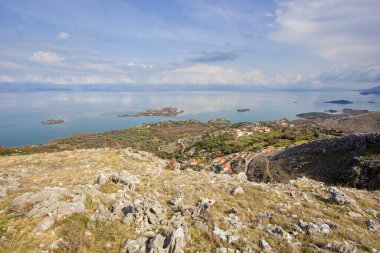 Karadağ 'ın Skadar Gölü kıyısındaki Donji Murici köyü