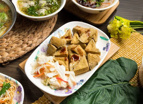Smažené Tofu Podávané Misce Izolované Straně Stolu Pohled Jídlo Taiwan — Stock fotografie