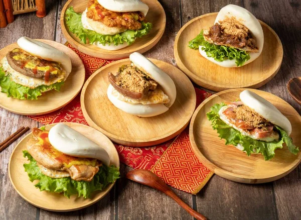 Kaplan Sandviçleri Altın Kıymık Tavuk Domuz Boğa Taurus Tayvan Yemeği — Stok fotoğraf