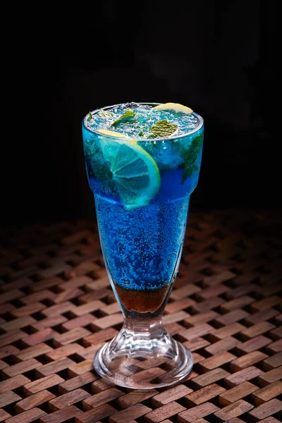 Soda Koktajlowa Santorini Drink Lime Slice Served Glass Isolated Table — Zdjęcie stockowe