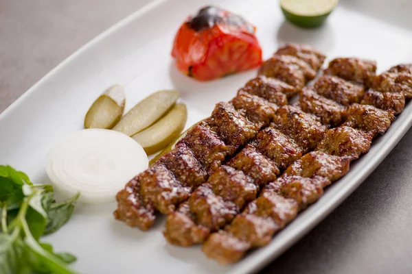 Мясо Sekh Кебаб Подается Блюдо Изолированы Сером Фоне Верхний Вид — стоковое фото