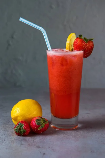 Gesunde Erdbeer Limonade Frischer Saft Serviert Glas Mit Erdbeere Und — Stockfoto