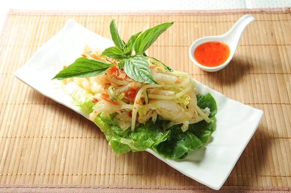 Wietnamski Hot Sour Chicken Feet Chilli Sauce Served Dish Isolated — Zdjęcie stockowe