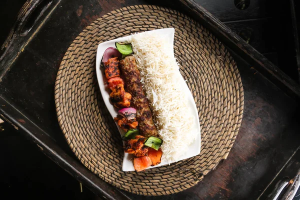 Chelo Kabab Vagy Chello Kebab Csirke Tikka Rizs Tálalva Étel — Stock Fotó