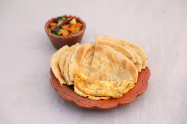 찌르레기 오믈렛 파라다이스와 로바갈라디시 식사의 요리에 — 스톡 사진
