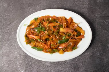 Sebze Karahi korma masala bangladeş yemeklerini arka planda tek başına sunar.