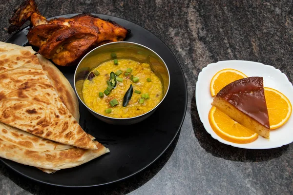Desi 방글라데시와 음식의 접시에 로스트 카라멜 플래터 — 스톡 사진