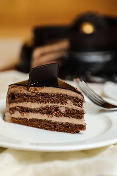 Black Forest Cake Scheibe Gehören Schokoladenchips Gabel Zucker Gebacken Teller — Stockfoto