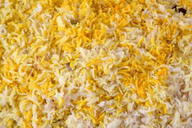 Biryani dokusu yakın plan pulao pilavı Arap yemeklerinin üst görüntüsü