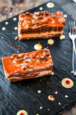 Fıstık Ezmesi Koyu tahta üzerinde izole edilmiş Kafe yapımı yemek tatlısı manzarası