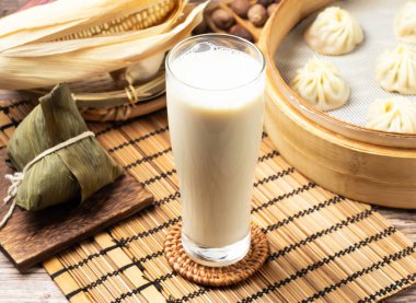 soya sütü servis edilir hasır kenarında yalıtılmış Tayvan ferahlatıcı içecek manzarası