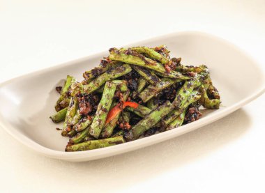 Hong Kong fasfood 'un arka planında izole edilmiş kuru yeşil fasulye ya da kurutulmuş mercimek.