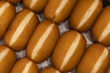 Cream Gulab Jamun Hindistan, Pakistan ve Bangladeş tatlılarının üst görüntüsü.