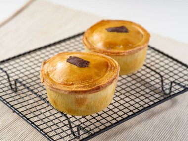 Soğutma Rafında Yavaş Pişirilmiş Domuz Pastası Altın Lezzetli Pastalar Görünümü