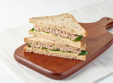 Tam Buğday Buğdaylı ve Mozzarella Sandviçi Rustik Tahta Yönetim Kurulu sağlıklı öğle yemeği manzaralı