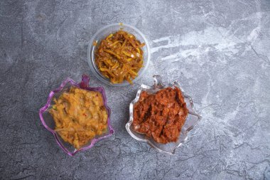 Mashed Lentils 'in çeşitli Bengali bhorta' sı ya da dal, Loitta Shutki ve Chepa Shutki Güney Asya mutfağının en iyi manzarası.