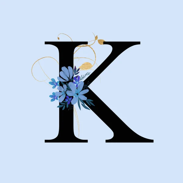青い花と黄金の渦巻きで飾られた大文字K 花の装飾と英語のアルファベットの手紙 花手紙 — ストック写真
