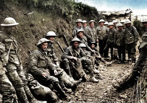Somme Francja Lipca 1916 Partia Królewskich Strzelców Irlandzkich Okopie Komunikacyjnym — Zdjęcie stockowe