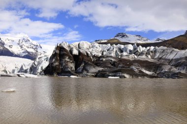 Svnafellsjkull İzlanda 'da bir buzuldur ve Vatnajkull' un buzul dilidir.