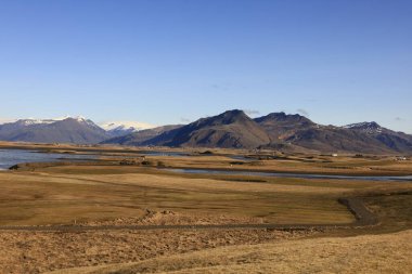 İzlanda 'nın güneyindeki bir dağa bak.