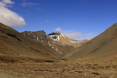 İzlanda 'nın doğu kesimindeki bir dağın görüntüsü 